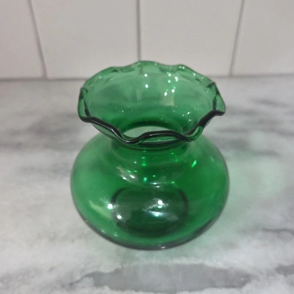 Anchor Hocking Emerald Green Glass Bud Vase, Vintage‎ Ruffled Edge, Centerpiece